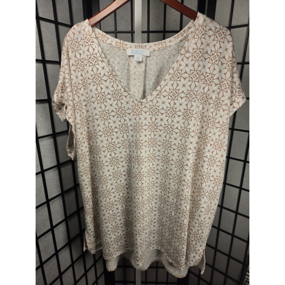 BUNULU Shirt Women Size 3X White Geometric Floral Short Sleeve V Neck Knit Top‎